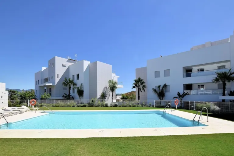 Luxe vakantie aan de Costa del Sol: Moderne vakantiewoning met golfbaan en spa